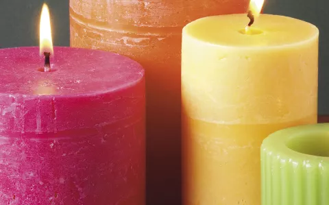 ¿Qué color de velas puede encender para atraer amor, dinero y tranquilidad?